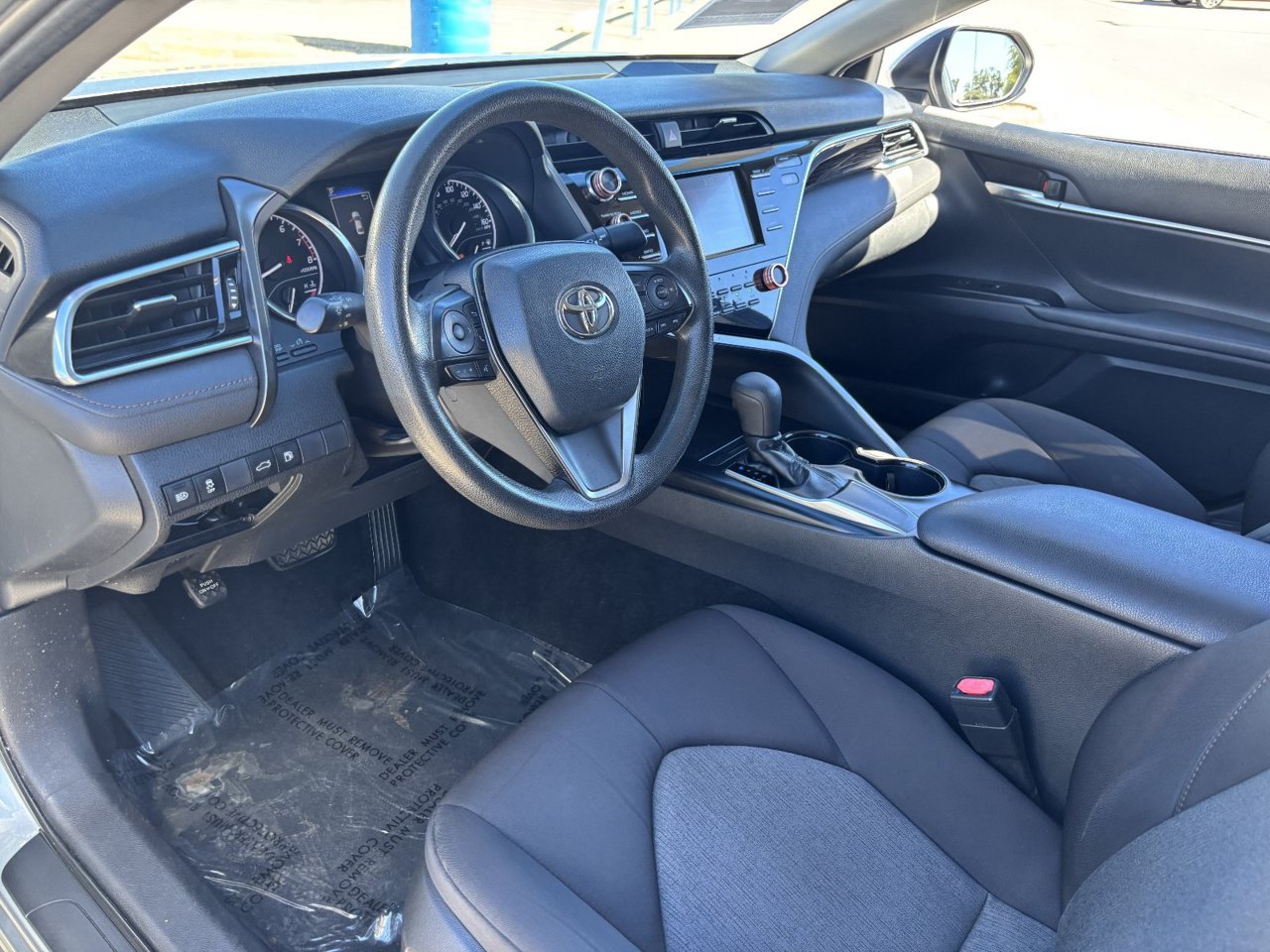 Used 2018 Toyota Camry LE FWD image 16