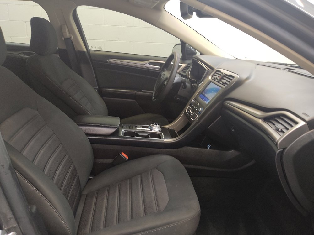 Used 2020 Ford Fusion SE image 21