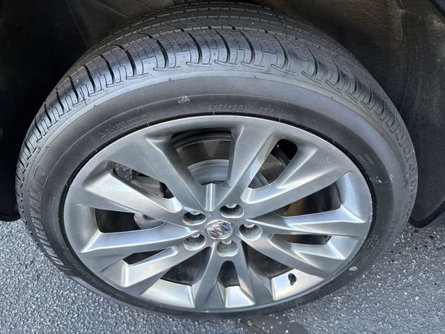 Used 2023 Buick Envision Avenir FWD image 17