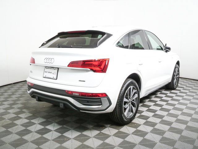 Used 2023 Audi Q5 2.0T Premium w/ Convenience Package AWD/4WD image 3