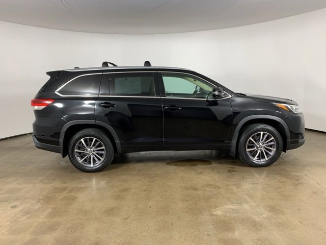 Used 2018 Toyota Highlander XLE image 32