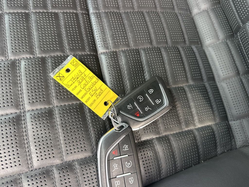 Used 2024 Cadillac Escalade ESV Premium Luxury Platinum image 38