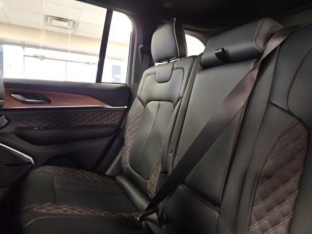 New 2025 Jeep Grand Cherokee Summit image 11