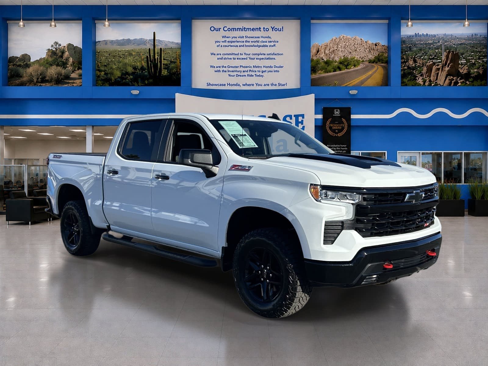 Used 2025 Chevrolet Silverado 1500 LT Trail Boss w/ Convenience Package II AWD/4WD image 6