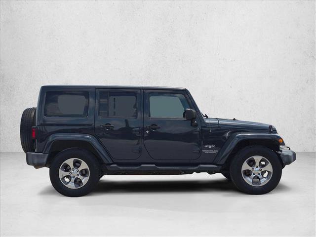 Used 2017 Jeep Wrangler Unlimited Sahara w/ Connectivity Group AWD/4WD image 4