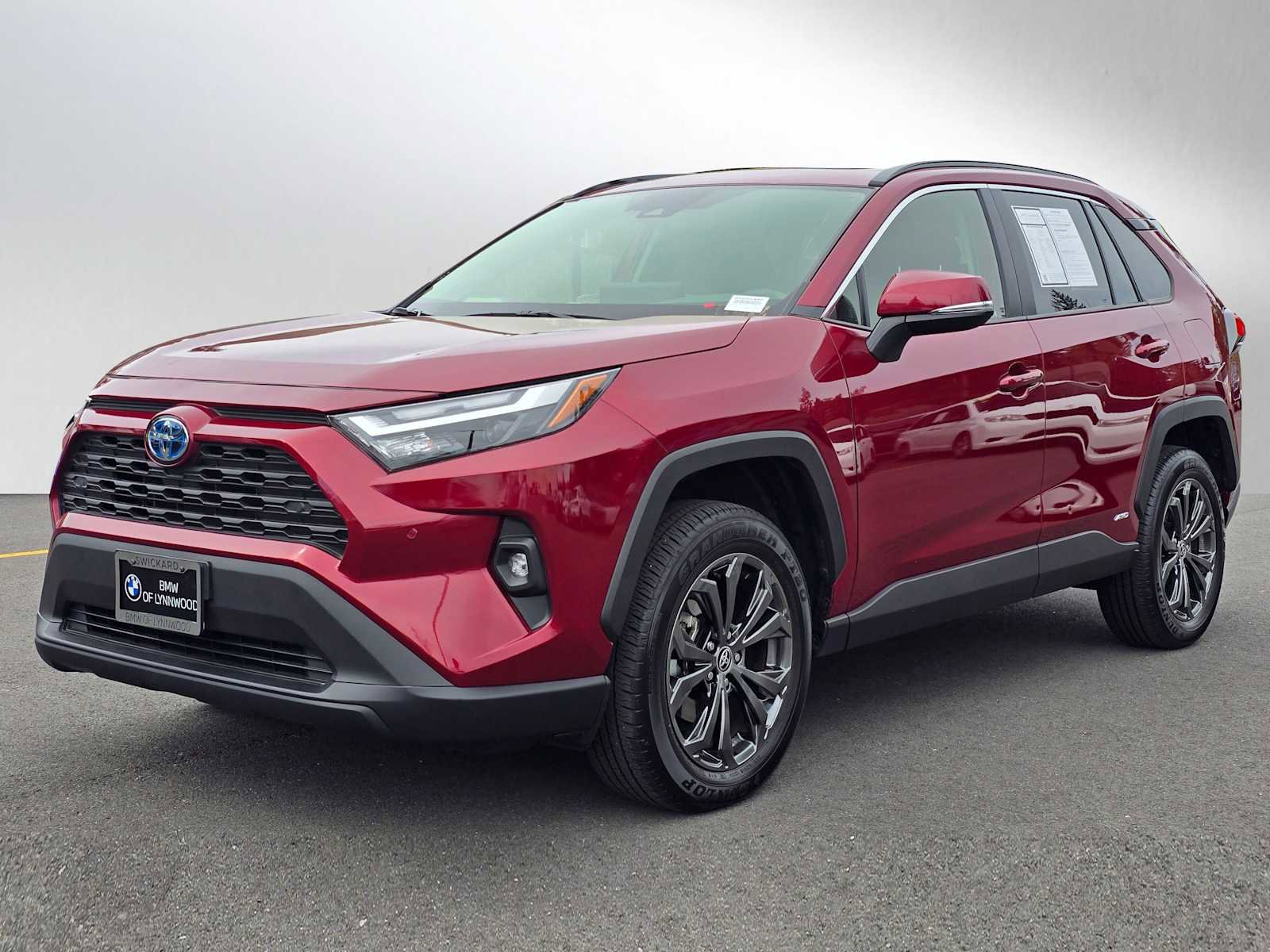 Used 2023 Toyota RAV4 XLE Premium AWD/4WD image 7