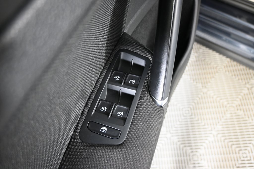 Used 2018 Volkswagen Golf 4-Door image 20