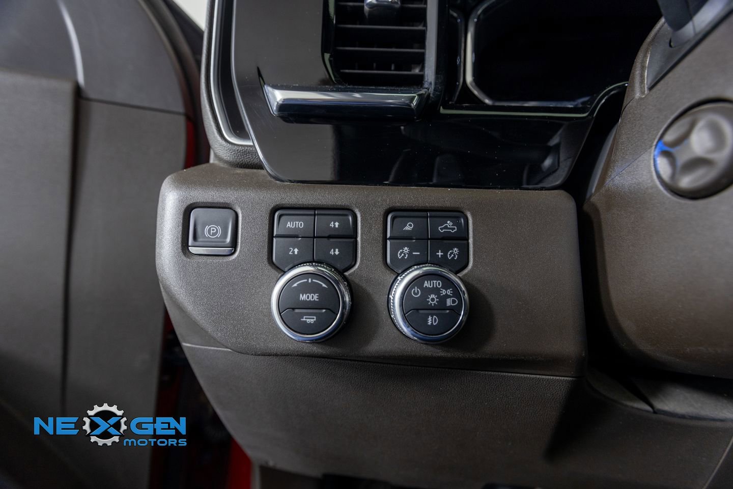 Used 2023 GMC Sierra 1500 SLT AWD/4WD image 13