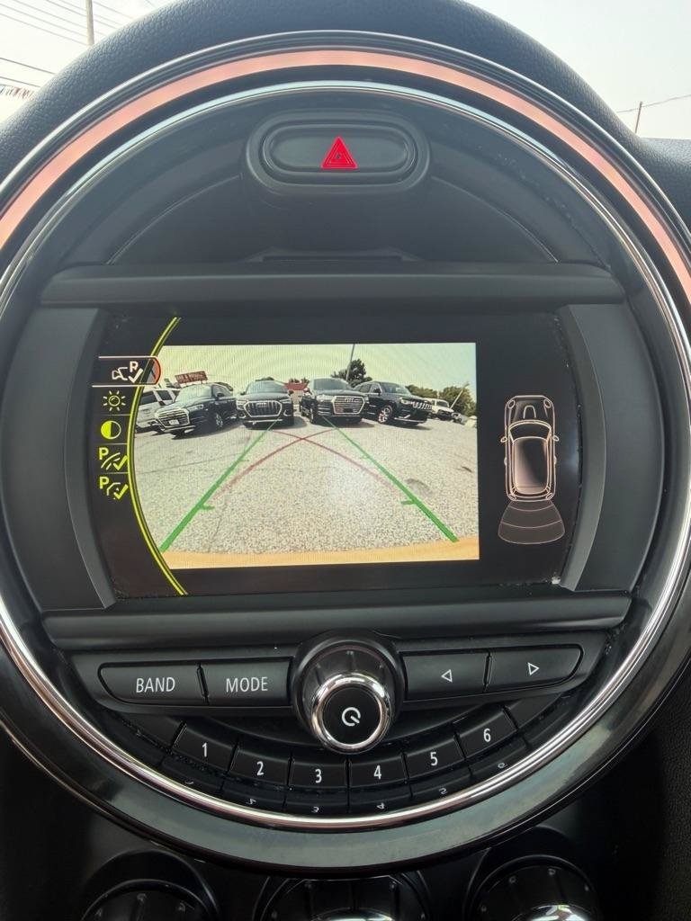 Used 2018 MINI Cooper 2-Door Hardtop w/ Cold Weather Package FWD image 17