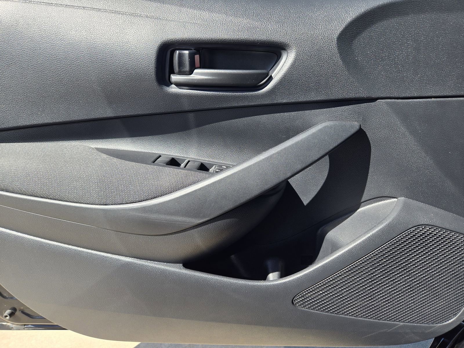 Used 2025 Toyota Corolla LE image 24