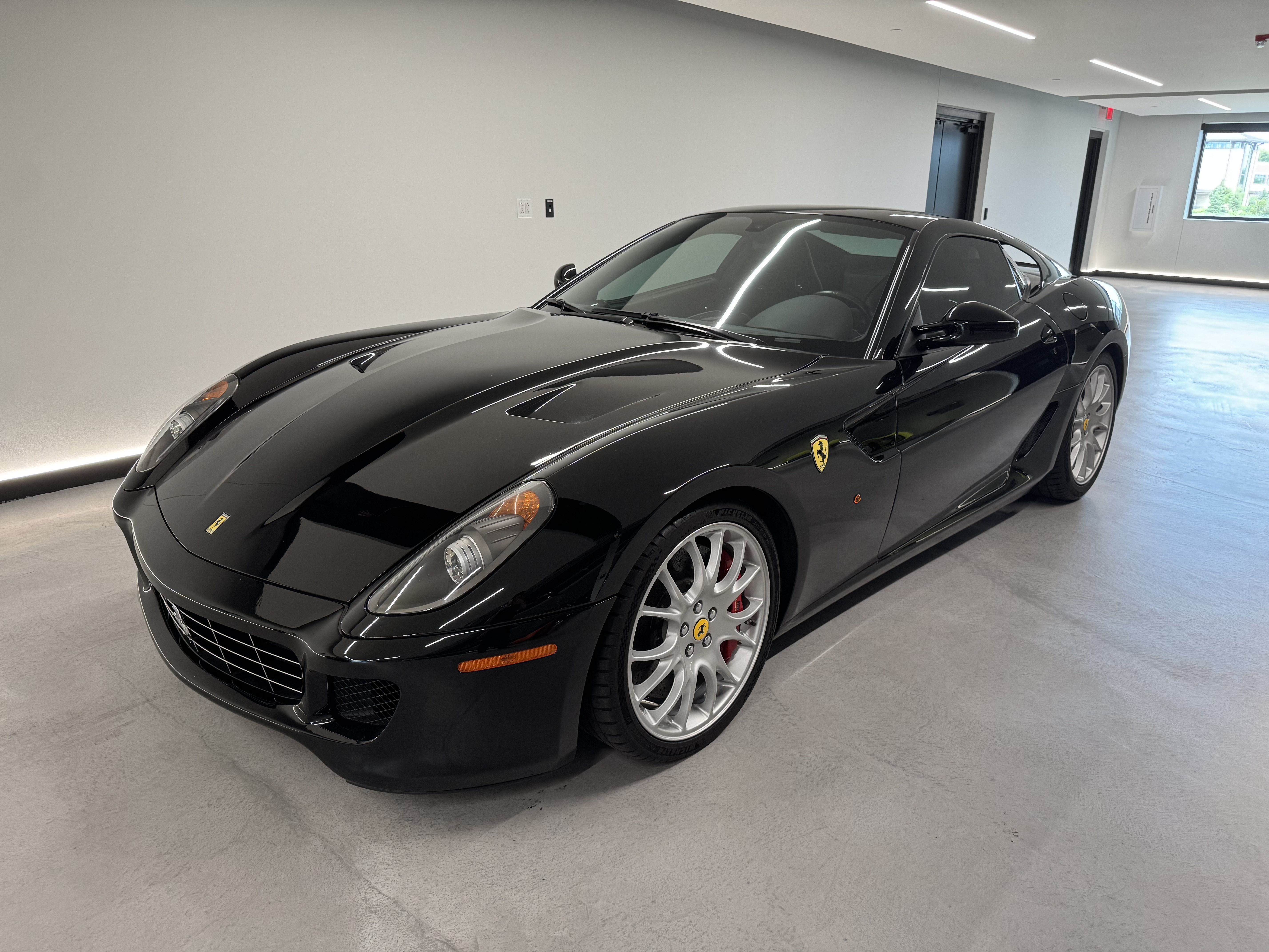 Used 2010 Ferrari 599 GTB Fiorano RWD image 2