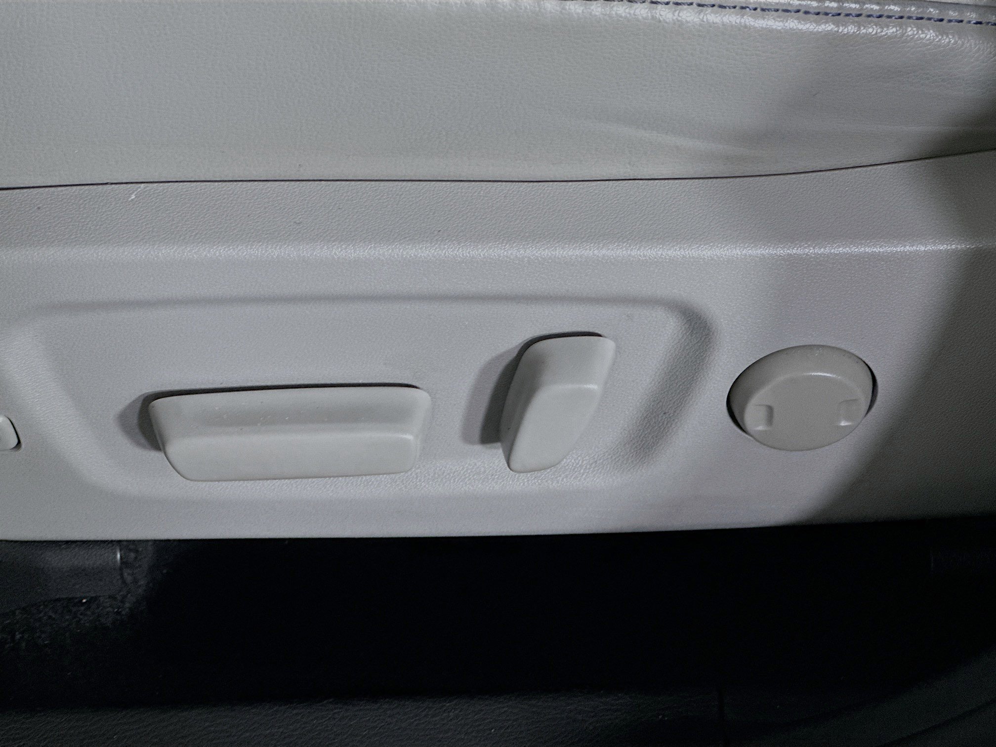 Used 2019 Toyota Highlander XLE FWD image 13