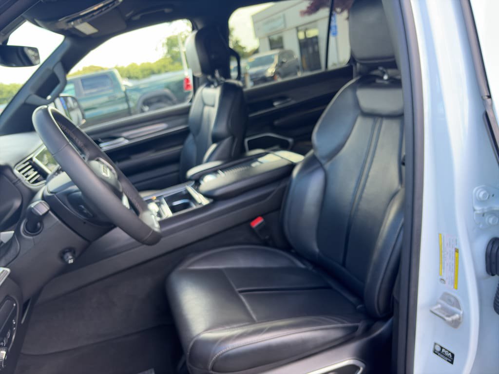 Used 2022 Jeep Wagoneer Series II AWD/4WD image 7