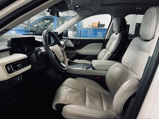 Used 2025 Lincoln Aviator Reserve w/ Equipment Group 201A image 17