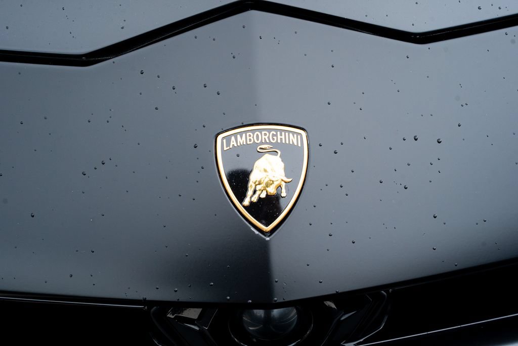 Used 2024 Lamborghini Urus Performante AWD/4WD image 7