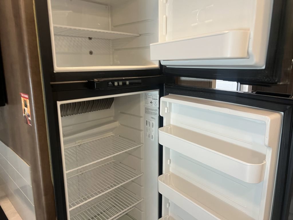 Used 2022 Ford E-450 and Econoline 450 Super Duty w/ Motorhome Prep Package image 57