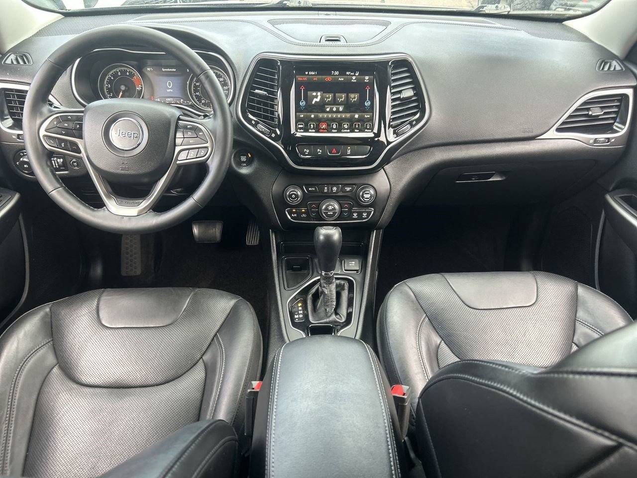 Used 2019 Jeep Cherokee Limited w/ Luxury Group FWD image 12