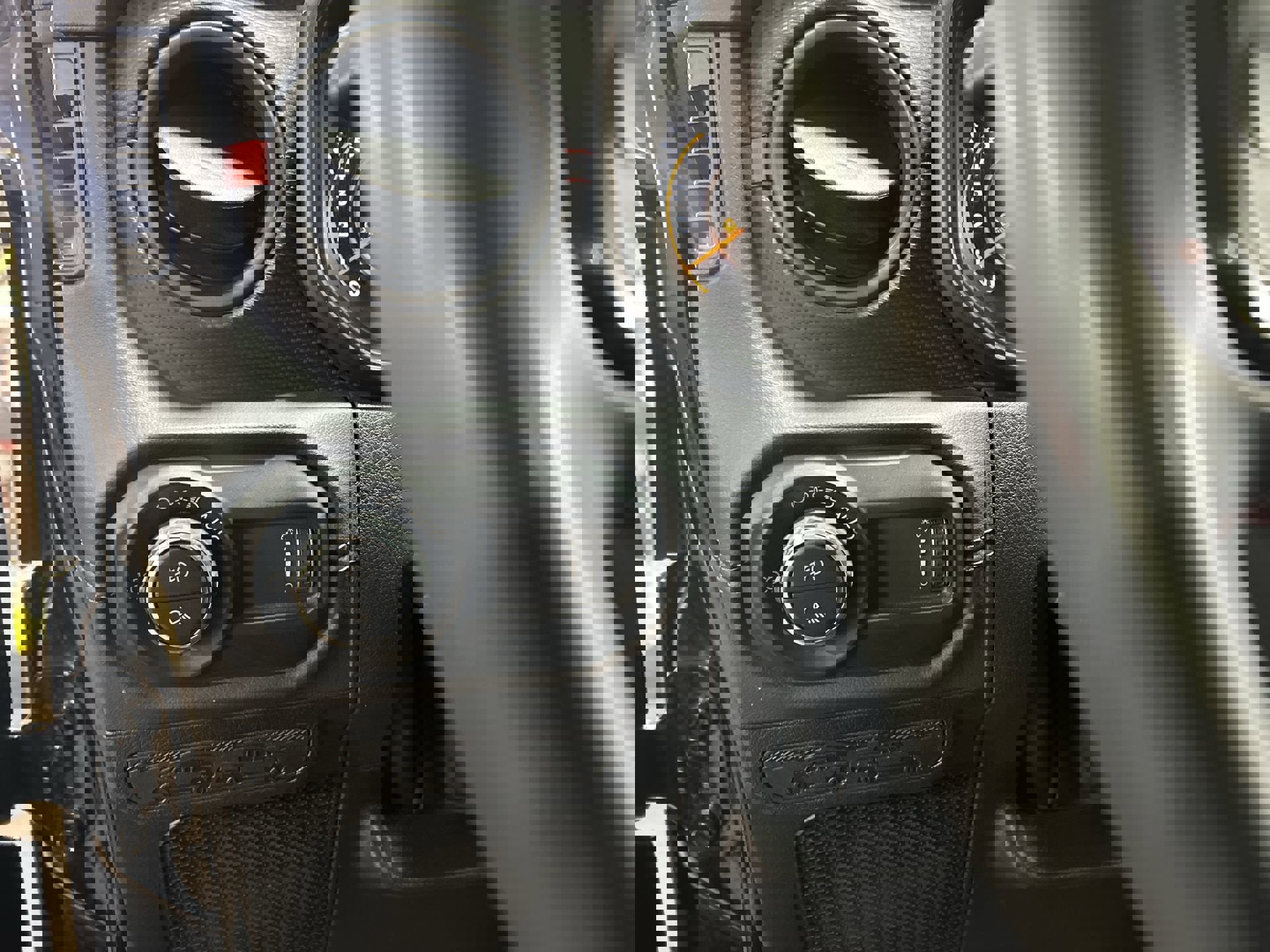 Used 2024 Jeep Gladiator Rubicon w/ Convenience Group image 19