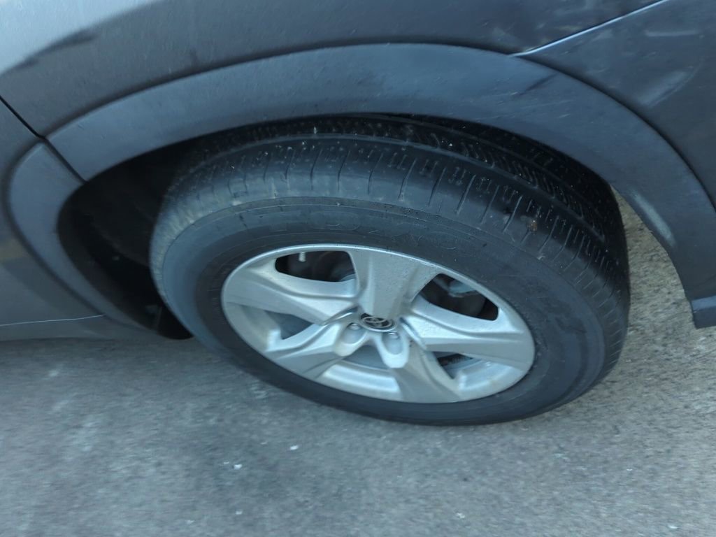 Used 2022 Toyota Highlander LE image 5