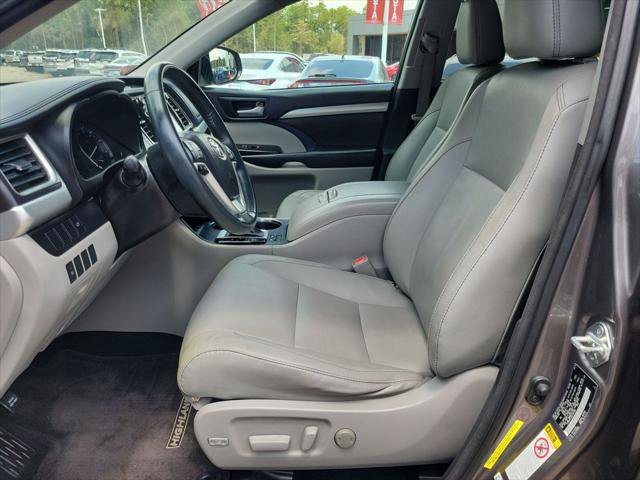 Certified 2016 Toyota Highlander XLE FWD image 14