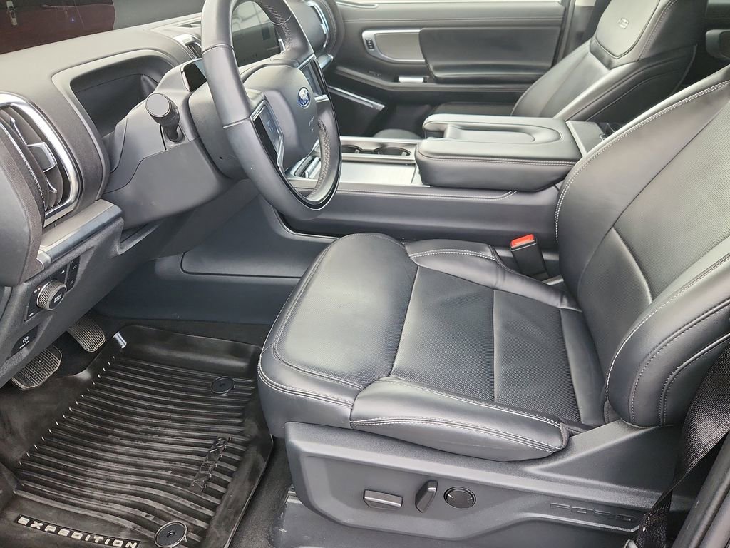 Used 2025 Ford Expedition Max Platinum AWD/4WD image 7