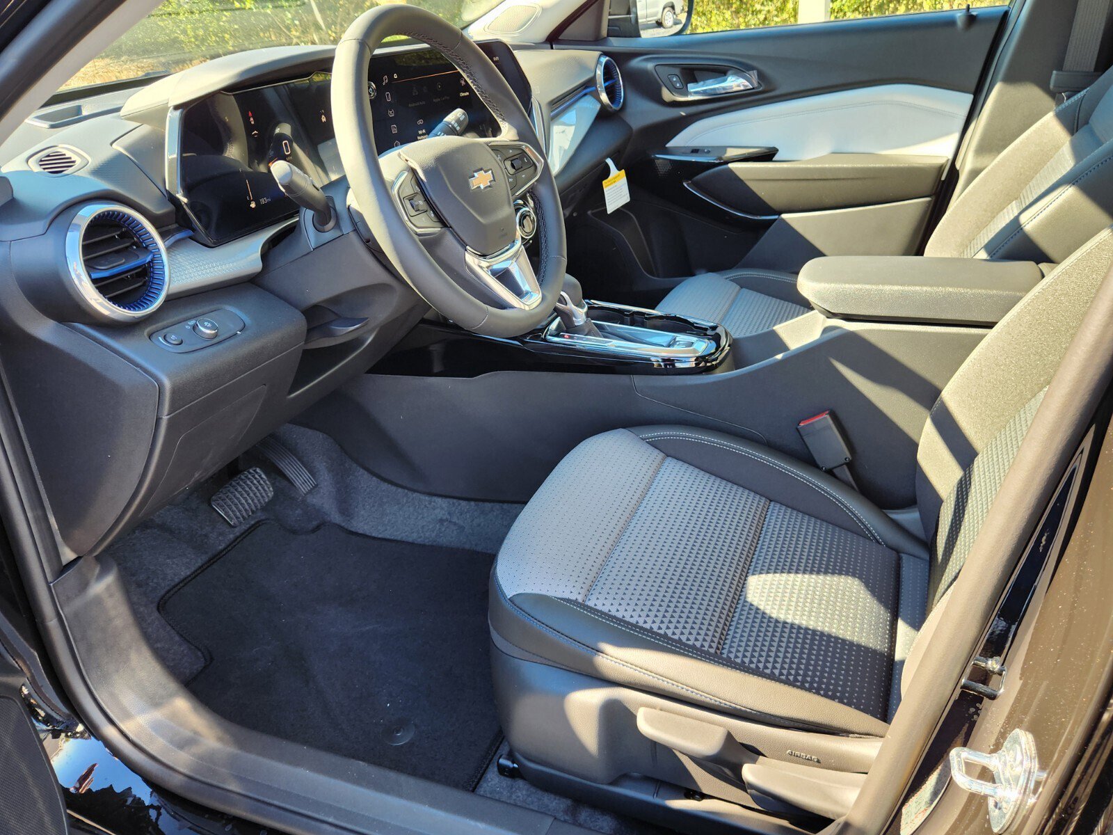 New 2026 Chevrolet Trax LT w/ Driver Confidence Package image 5