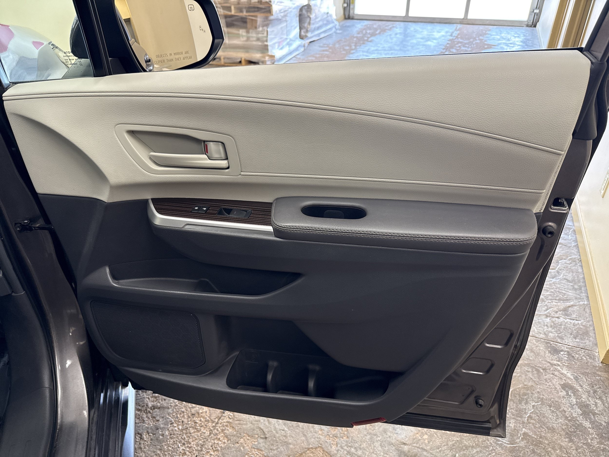 Used 2023 Toyota Sienna LE FWD image 29