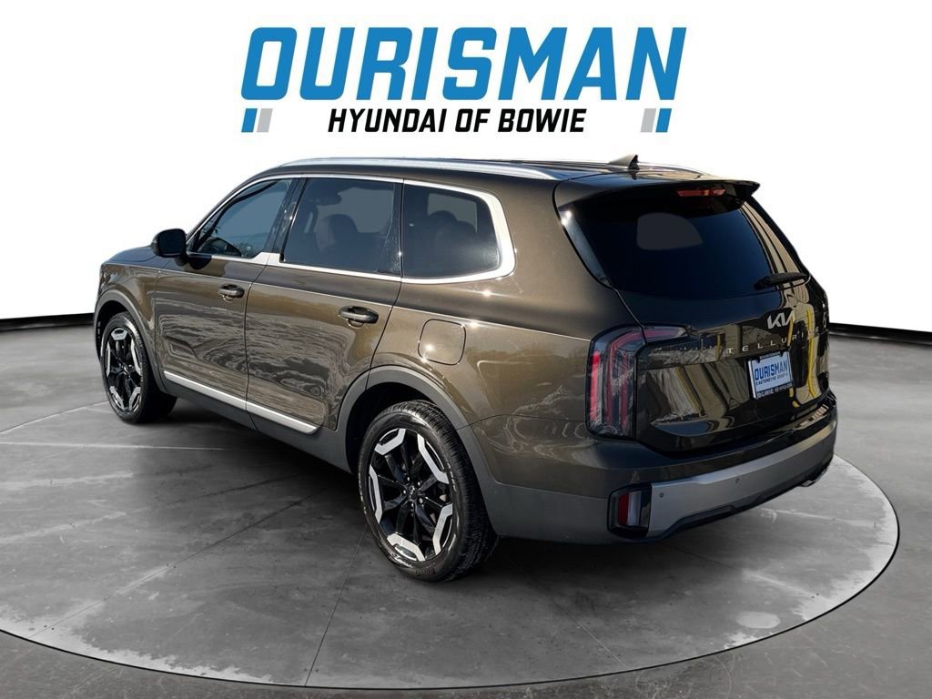 Used 2023 Kia Telluride EX w/ EX Captain's Chair Package image 5