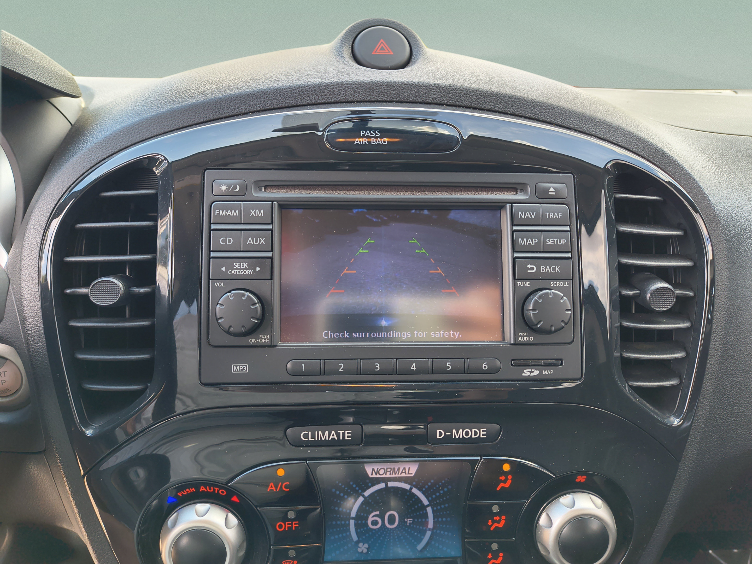 Used 2014 Nissan Juke SL FWD image 21