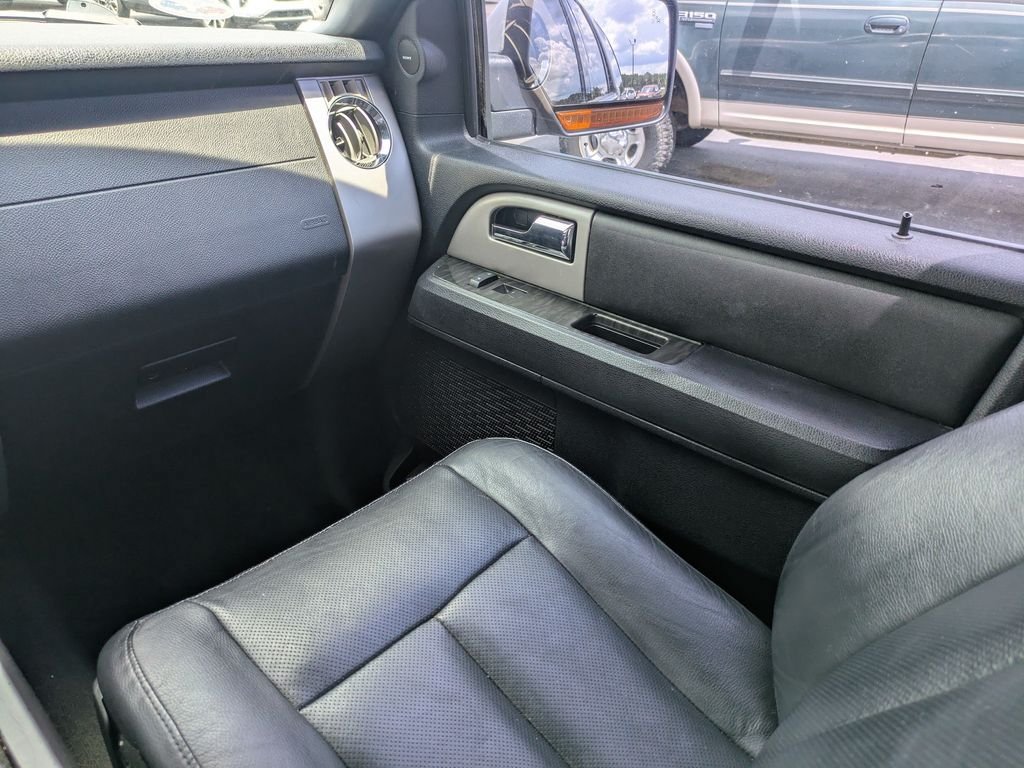 Used 2017 Ford Expedition Limited w/ Equipment Group 301A RWD image 20