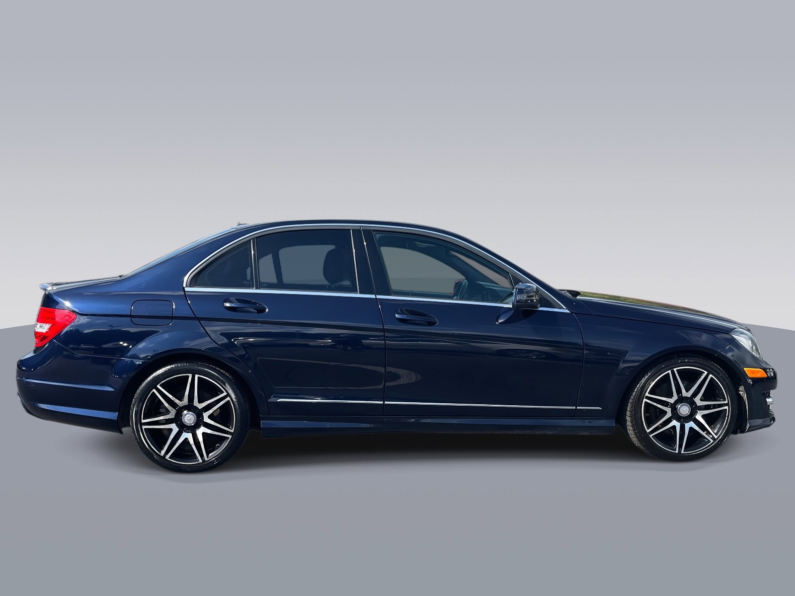 Used 2014 Mercedes-Benz C 300 Sport image 2