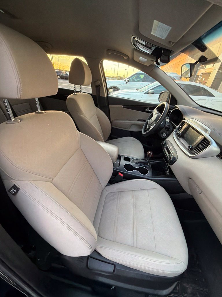 Used 2019 Kia Sorento FWD V6 image 5