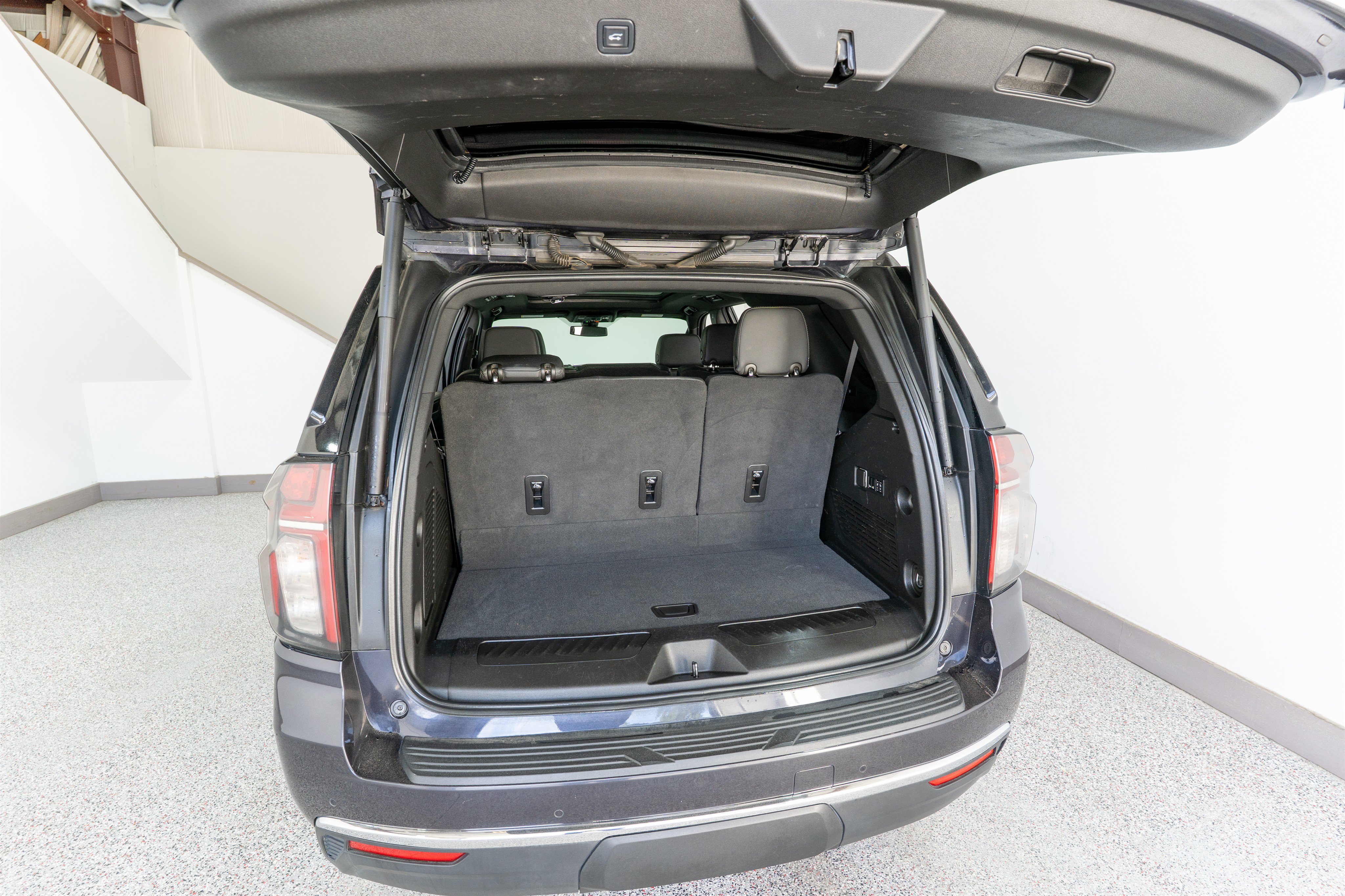 Used 2022 Chevrolet Tahoe LT w/ Luxury Package AWD/4WD image 32