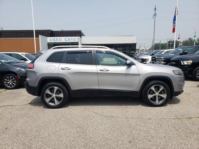 Used 2019 Jeep Cherokee Limited w/ Trailer Tow Group AWD/4WD image 3
