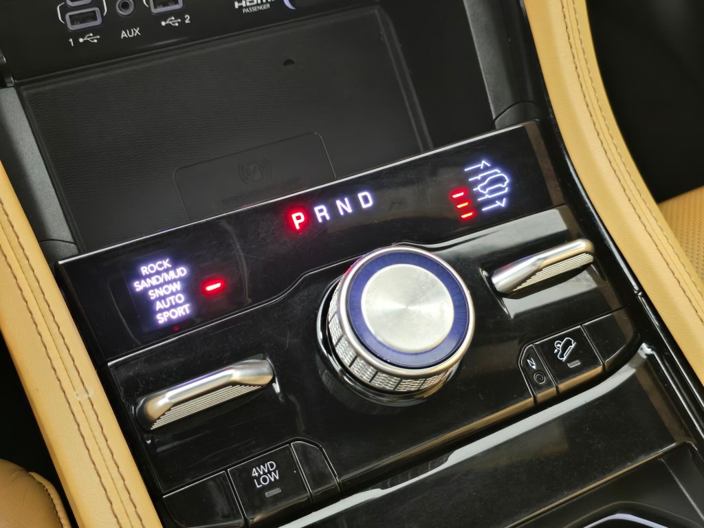 Used 2023 Jeep Grand Cherokee L Summit AWD/4WD image 36