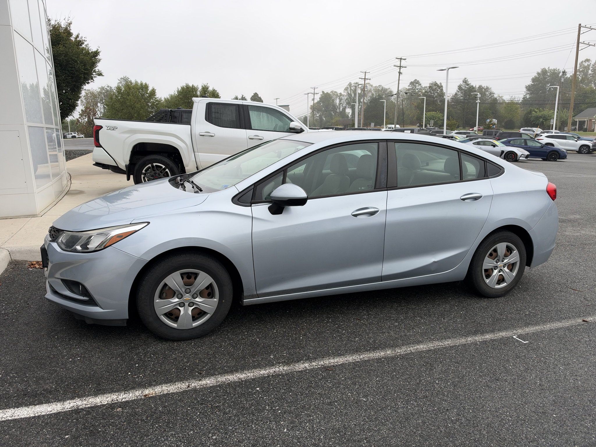 Used 2018 Chevrolet Cruze LS FWD image 1