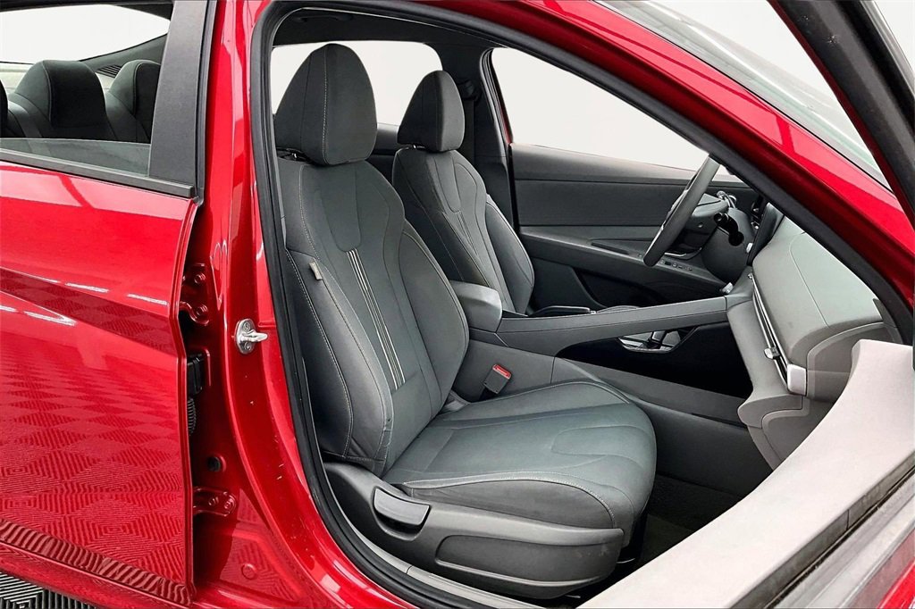 Used 2023 Hyundai Elantra SEL image 7