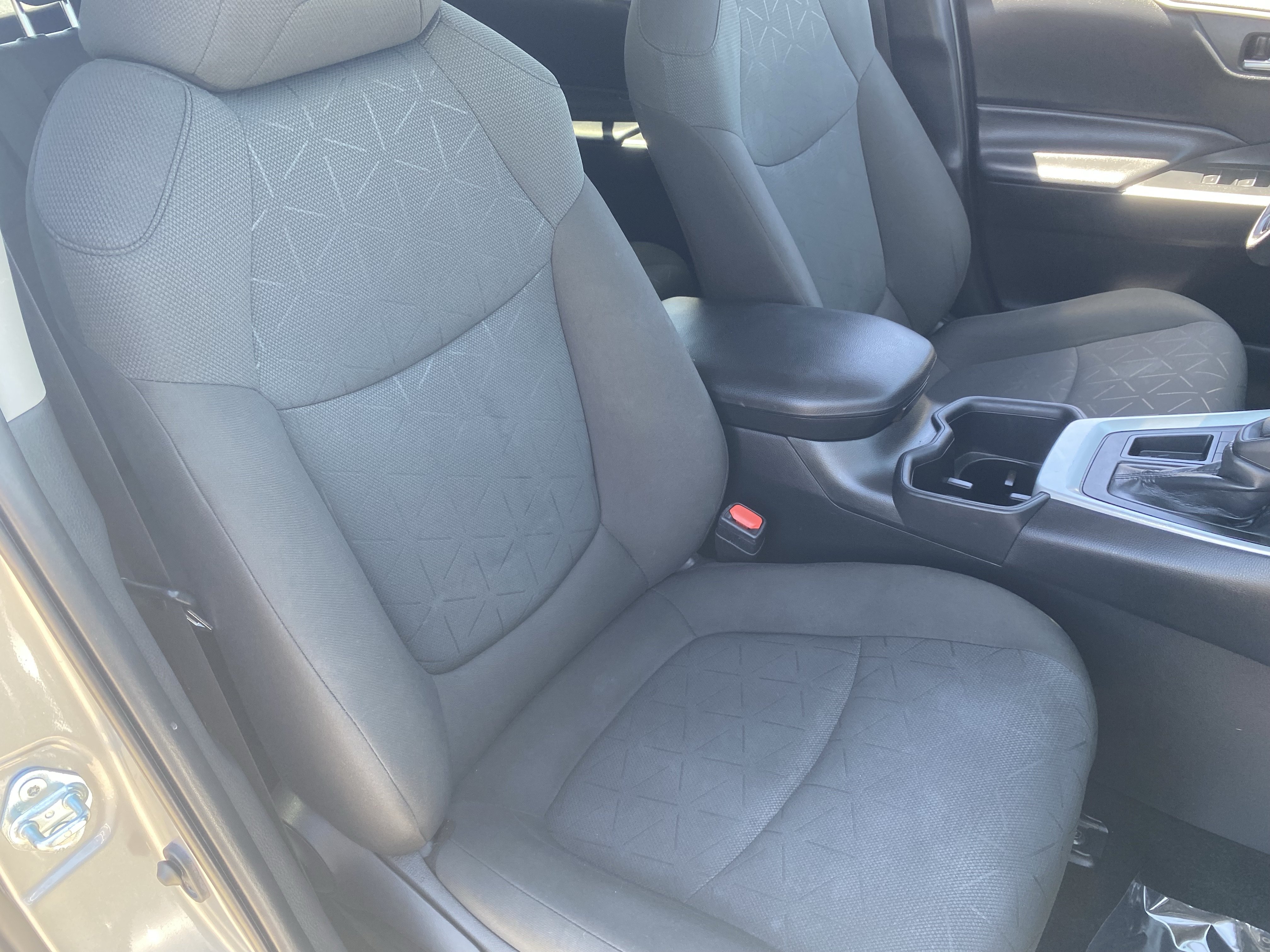 Used 2024 Toyota RAV4 XLE FWD image 9