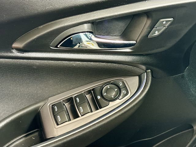 Used 2018 Chevrolet Malibu LT image 18