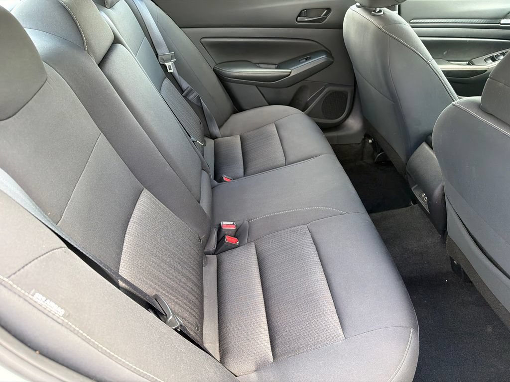 Used 2025 Nissan Altima 2.5 SV FWD image 15