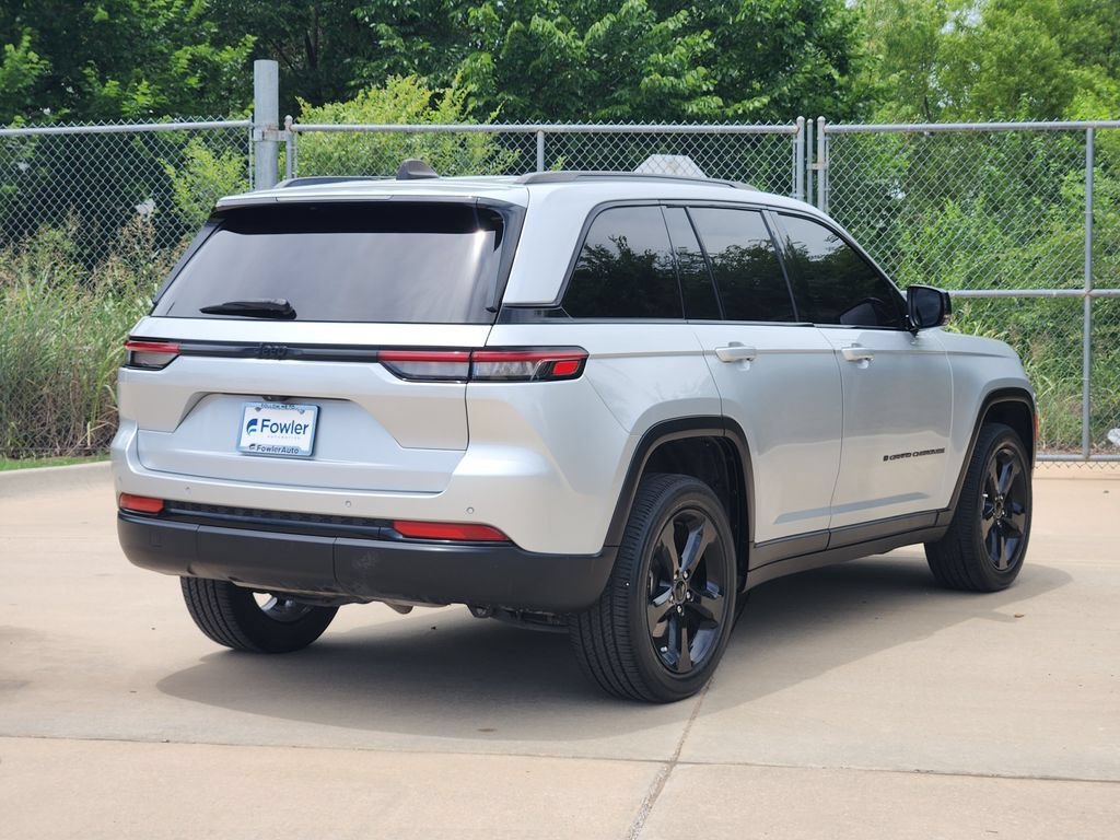 Used 2023 Jeep Grand Cherokee Altitude RWD image 7