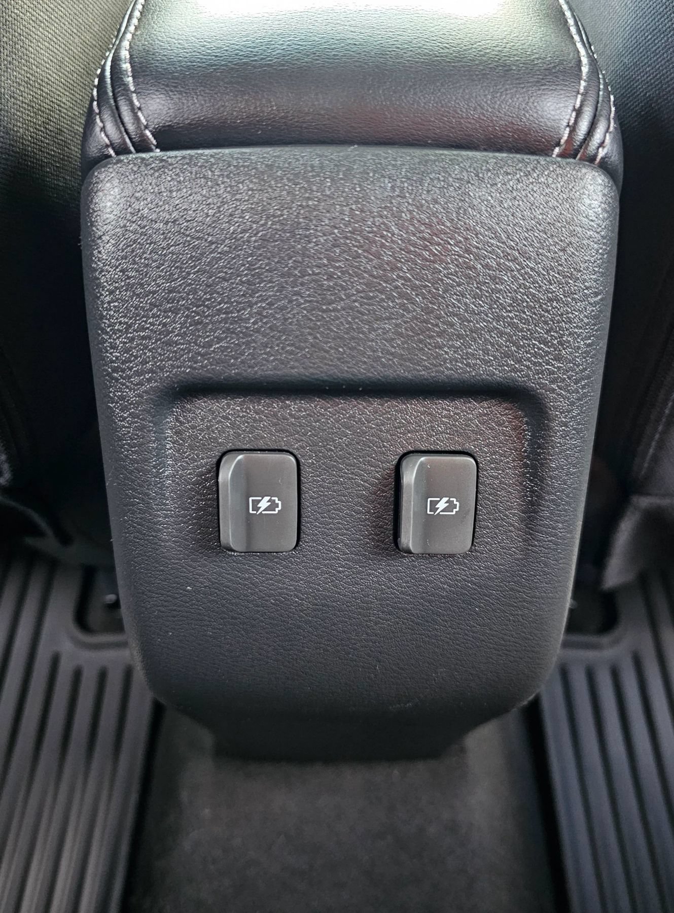 Used 2022 Nissan Kicks SV FWD image 11