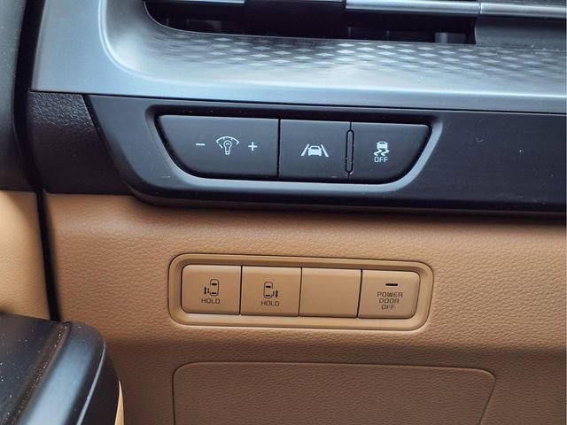 Used 2024 Kia Carnival LX image 12