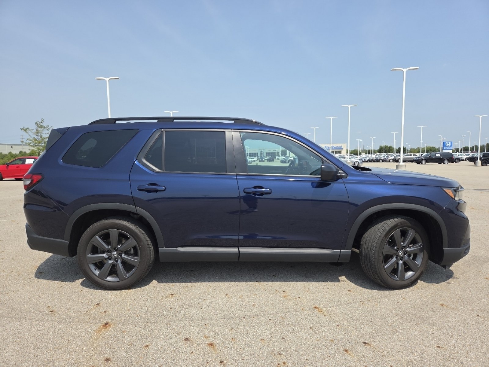 Used 2025 Honda Pilot Sport image 18