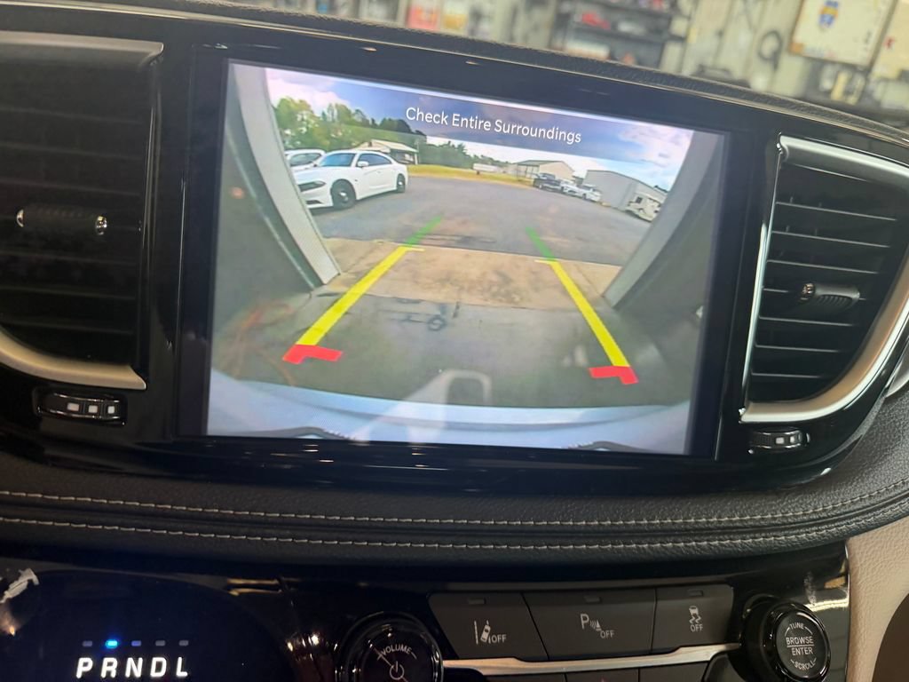 Used 2023 Chrysler Pacifica Touring-L FWD image 19