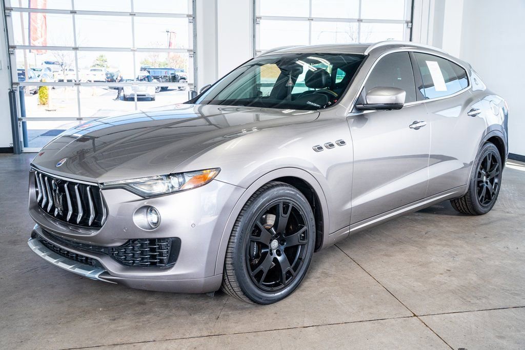 Used 2017 Maserati Levante w/ Luxury Package image 11