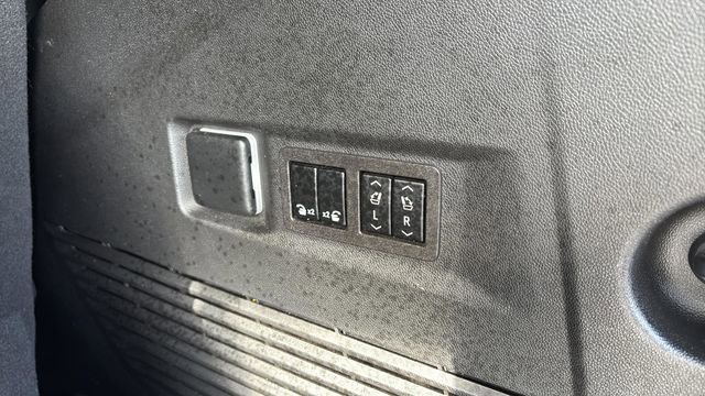 Used 2023 Chevrolet Tahoe LT w/ LT Signature Package image 13