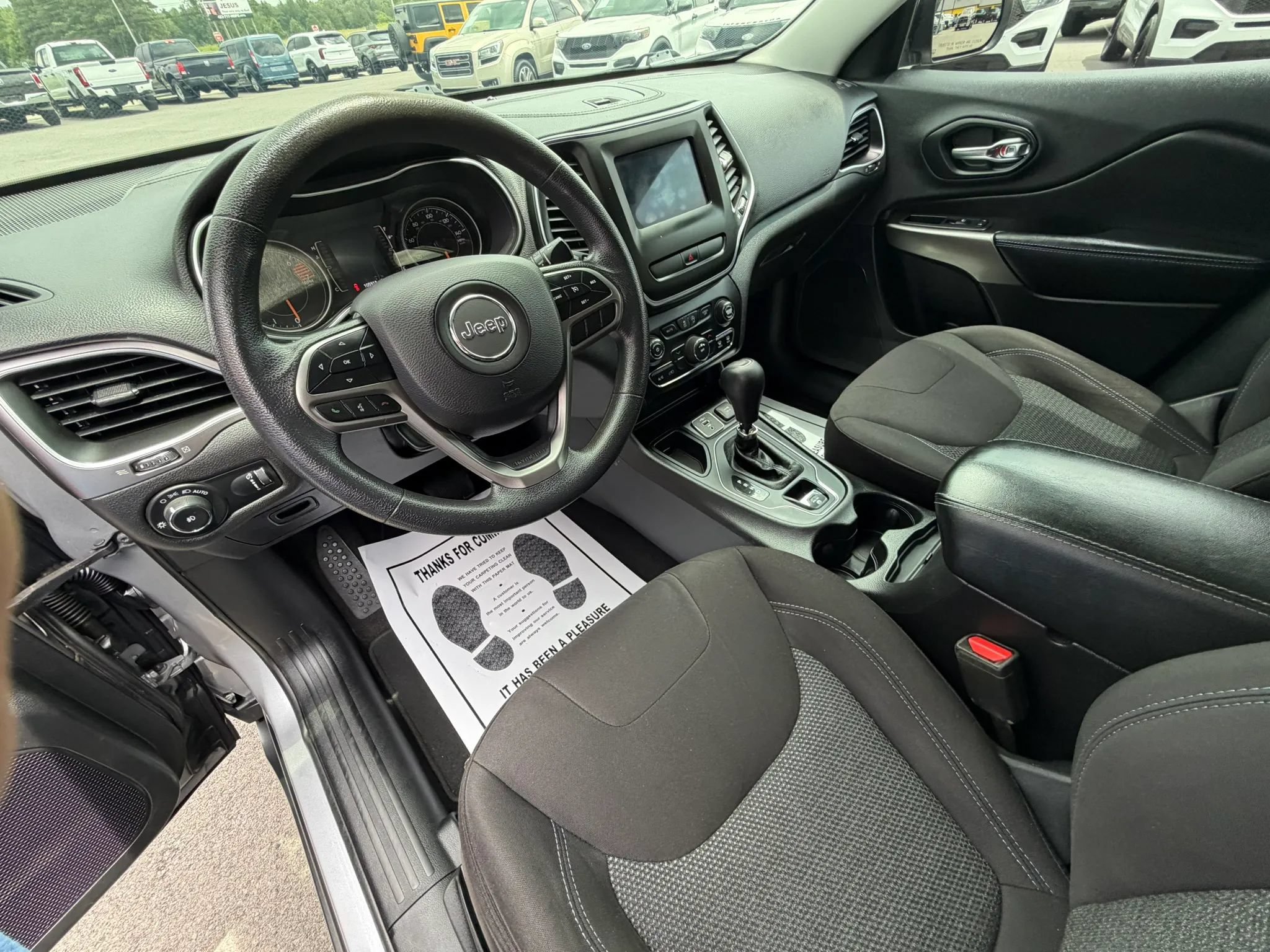 Used 2019 Jeep Cherokee Latitude w/ Popular Appearance Group FWD image 6