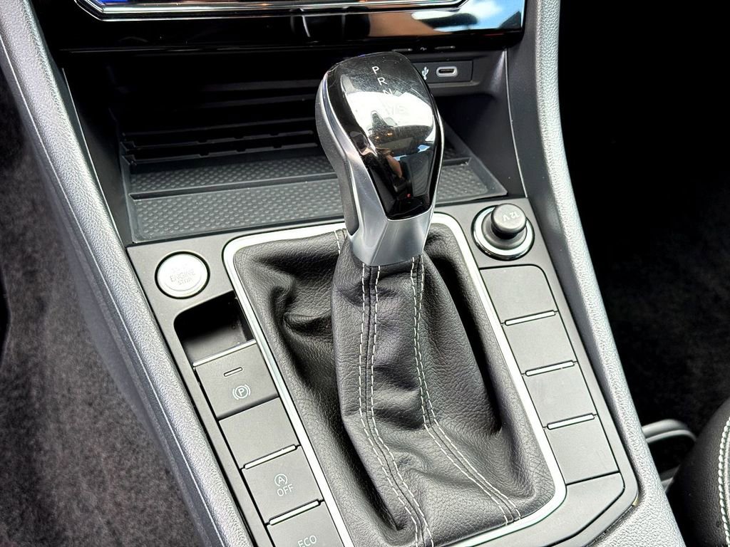 Certified 2025 Volkswagen Jetta SE image 21