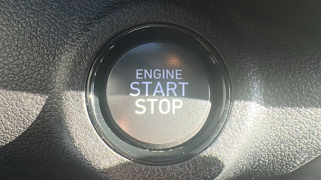 Used 2025 Hyundai Venue SEL image 24